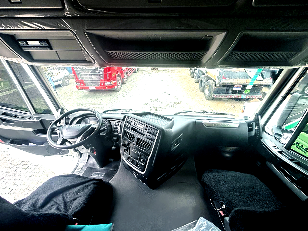 Caminhão Iveco STRALIS 600-S44T TA 6x2  (Diesel)(E5)