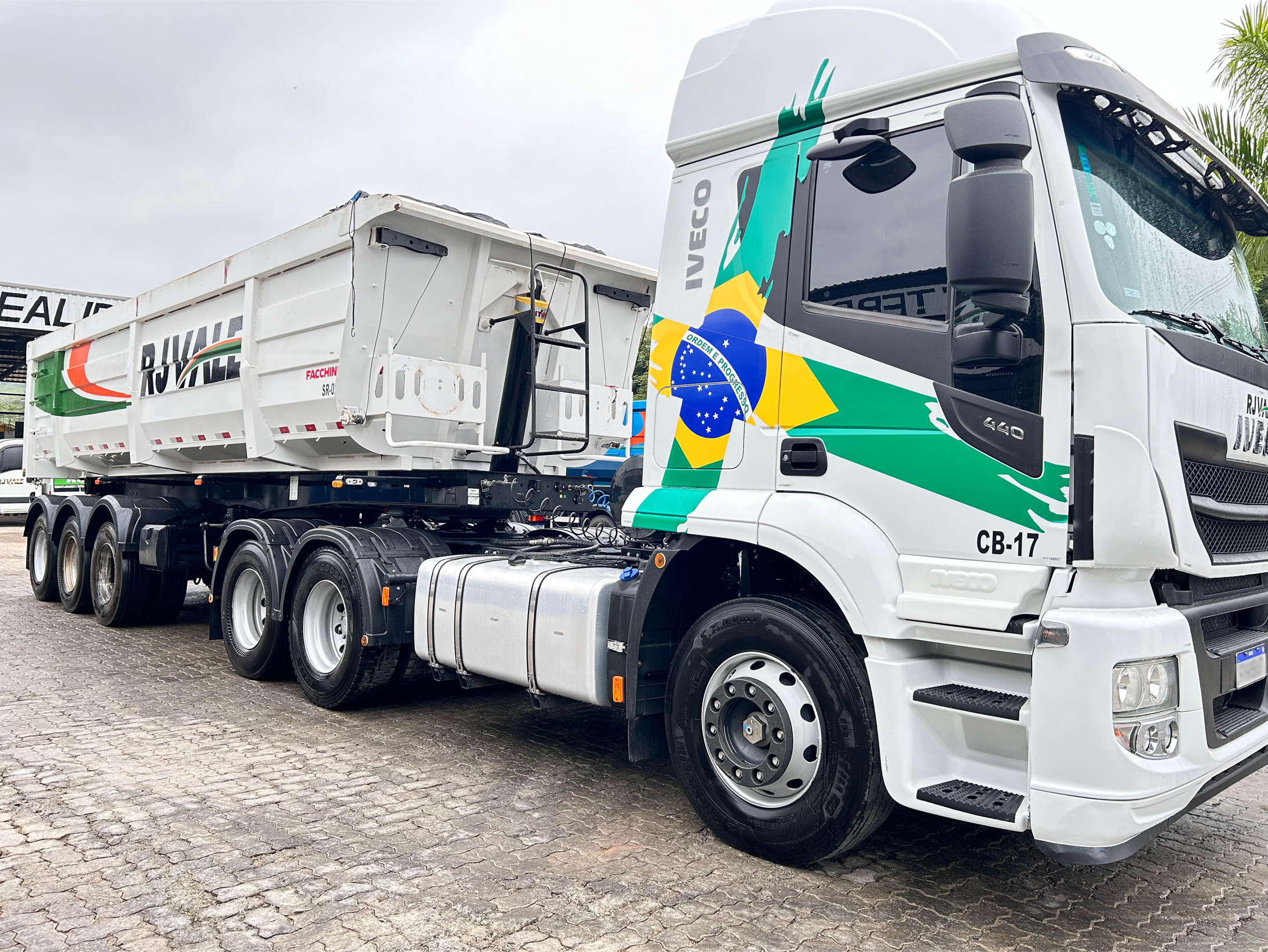 Caminhão Iveco STRALIS 600-S44T TB 6x2 (Diesel) (E5)