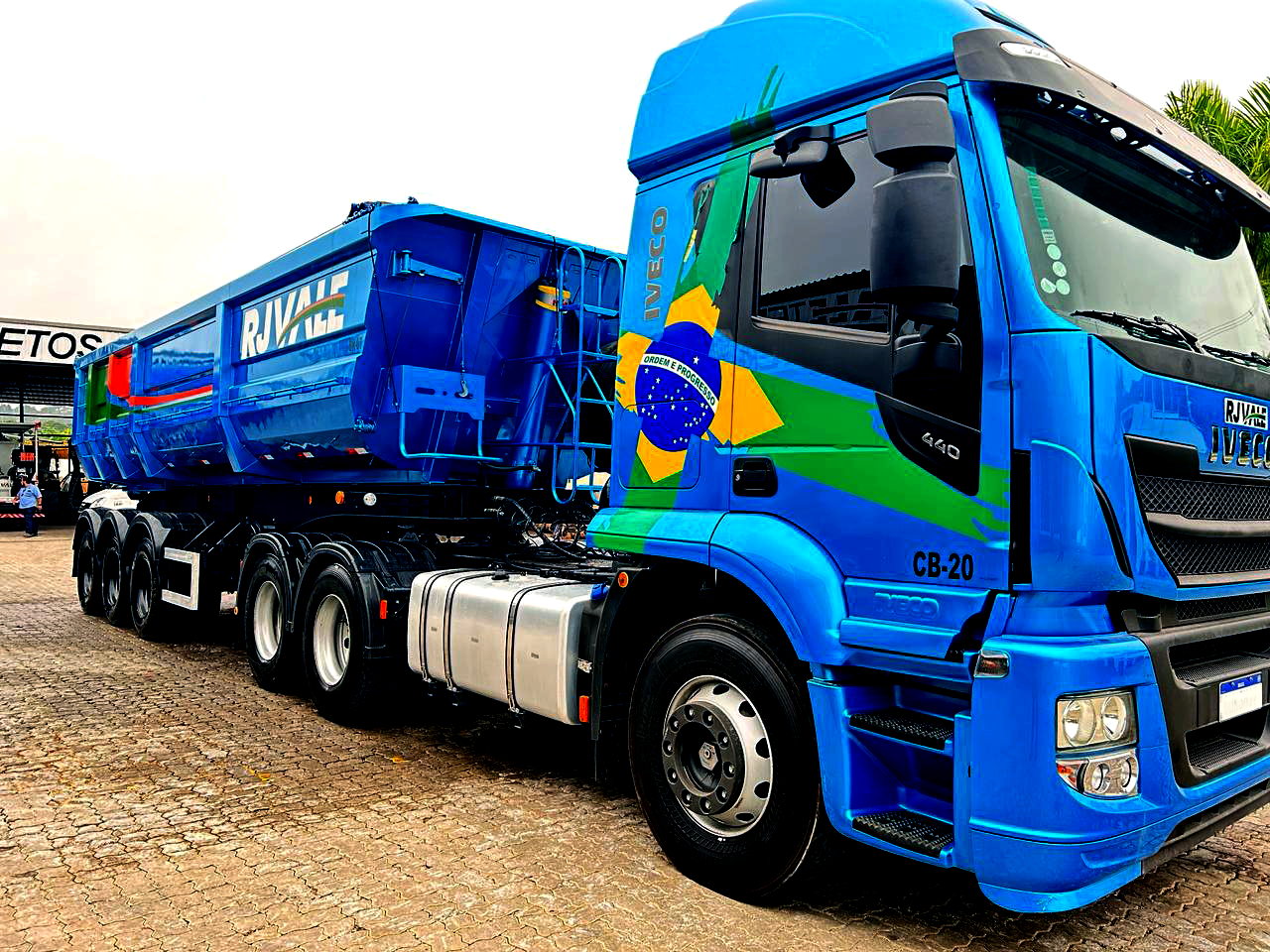 Caminhão Iveco STRALIS 600-S44T TB  6x2  (Diesel)