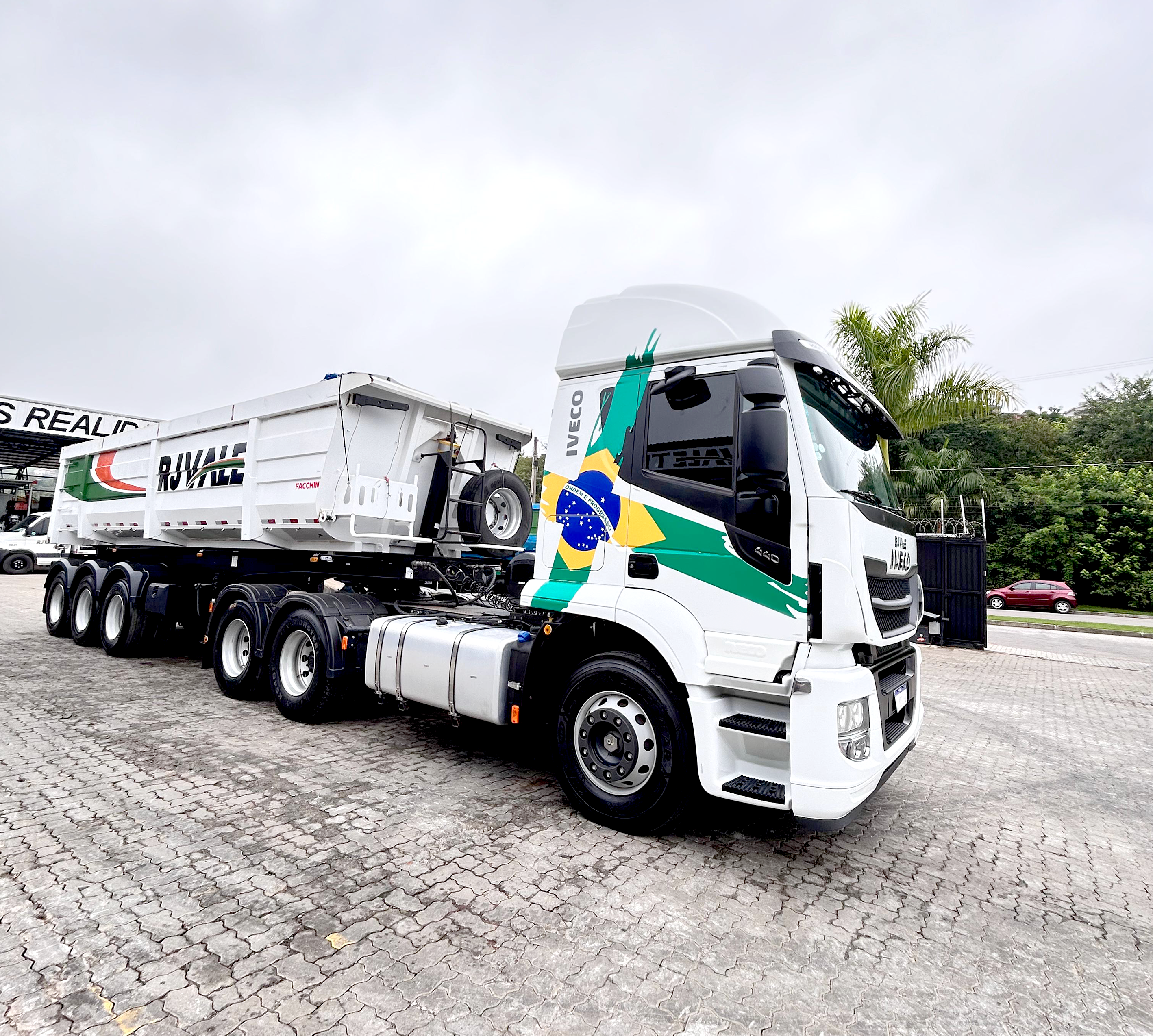 Cavalo Iveco STRALIS 600-S44T 6x2