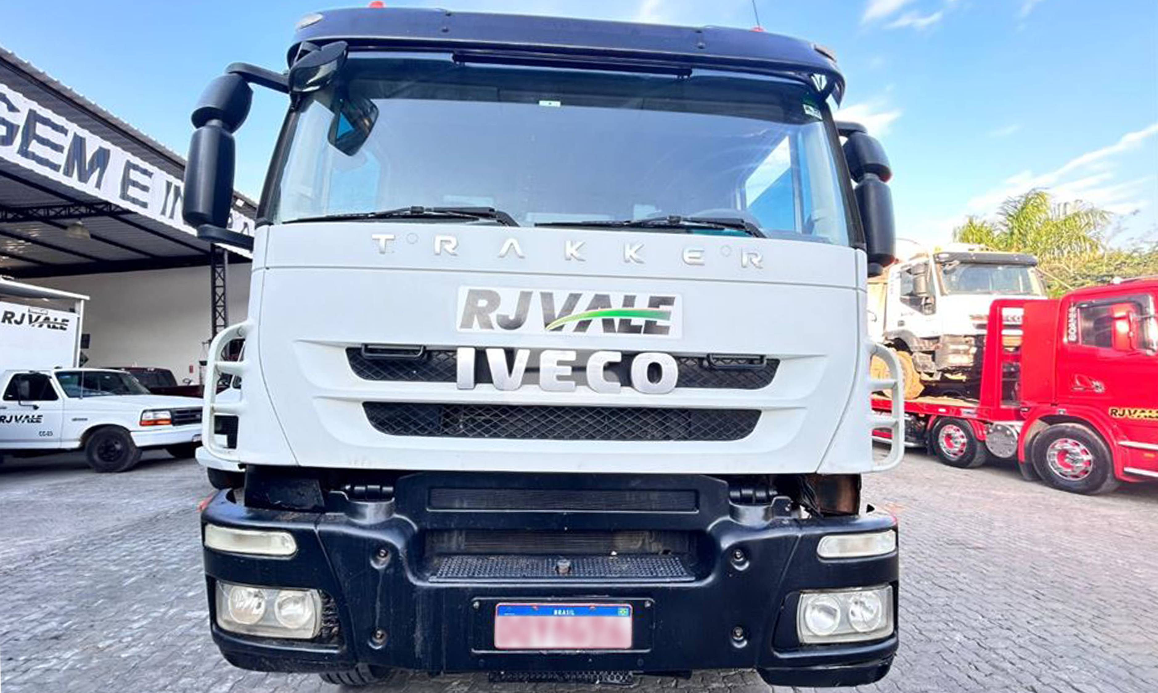 Caminhão IVECO TRAKKER 380-T42 6x4 (Diesel)