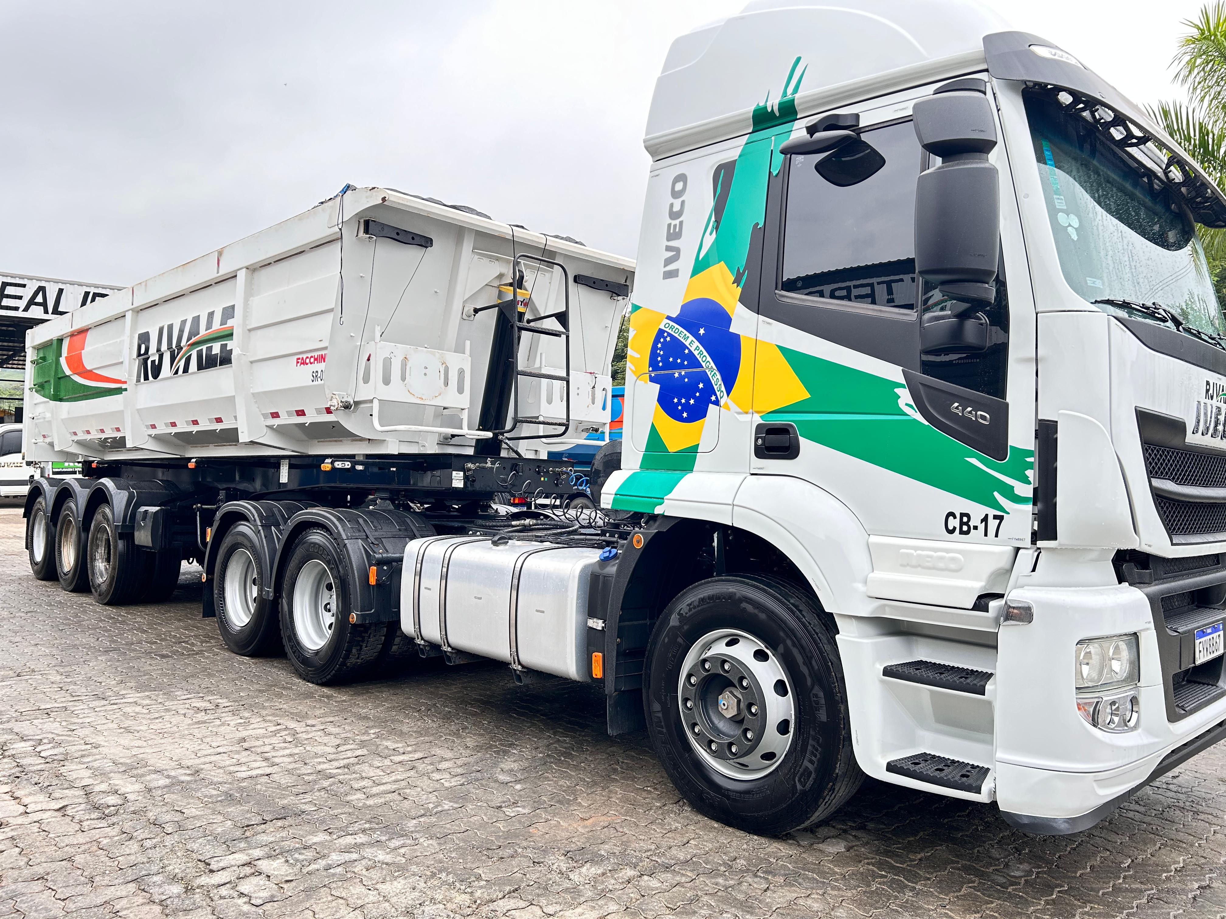 Caminhão Iveco STRALIS 600-S44T TA 6x2  (Diesel)(E5)