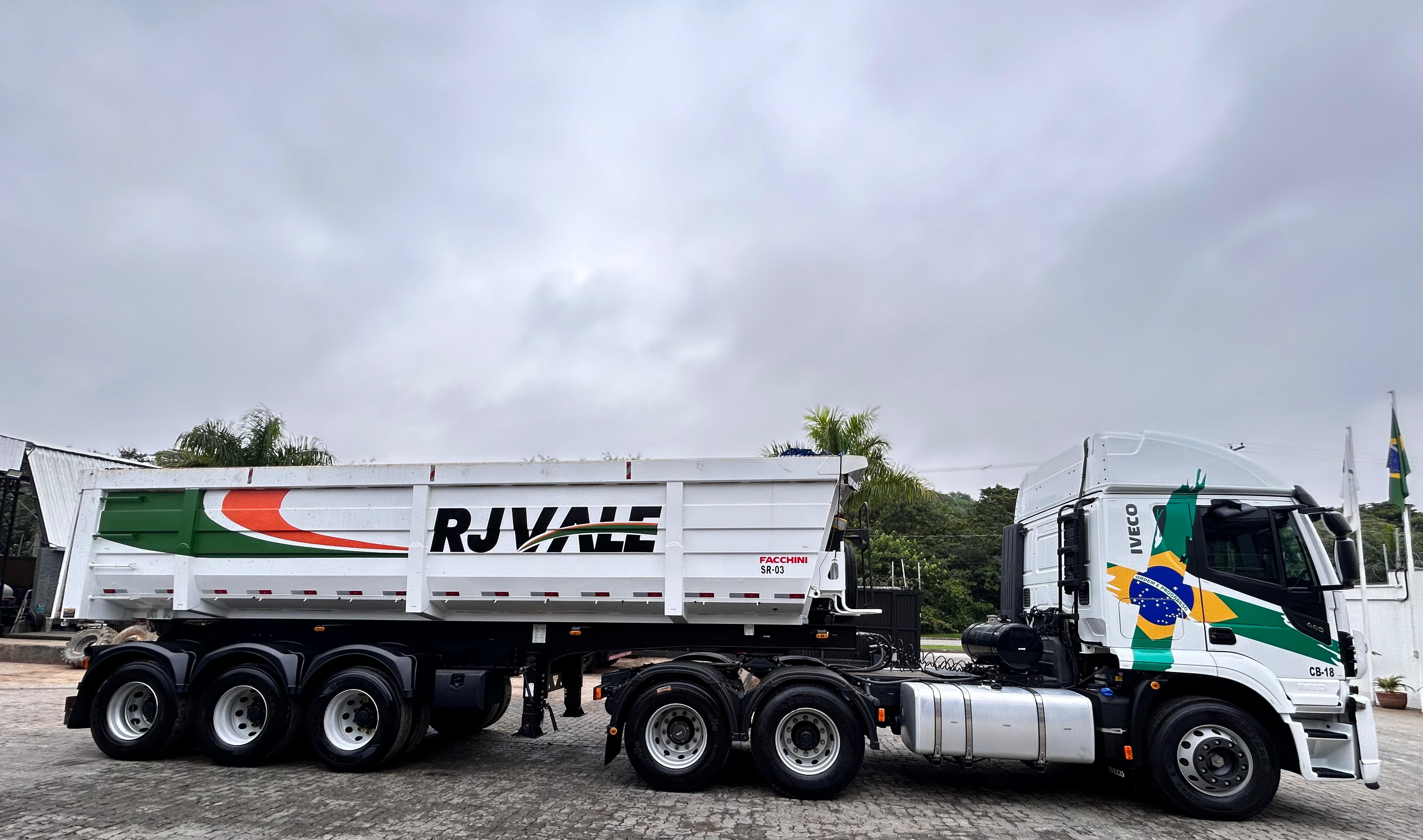 Caminhão Iveco STRALIS 600-S44T TA 6x2  (Diesel)(E5)