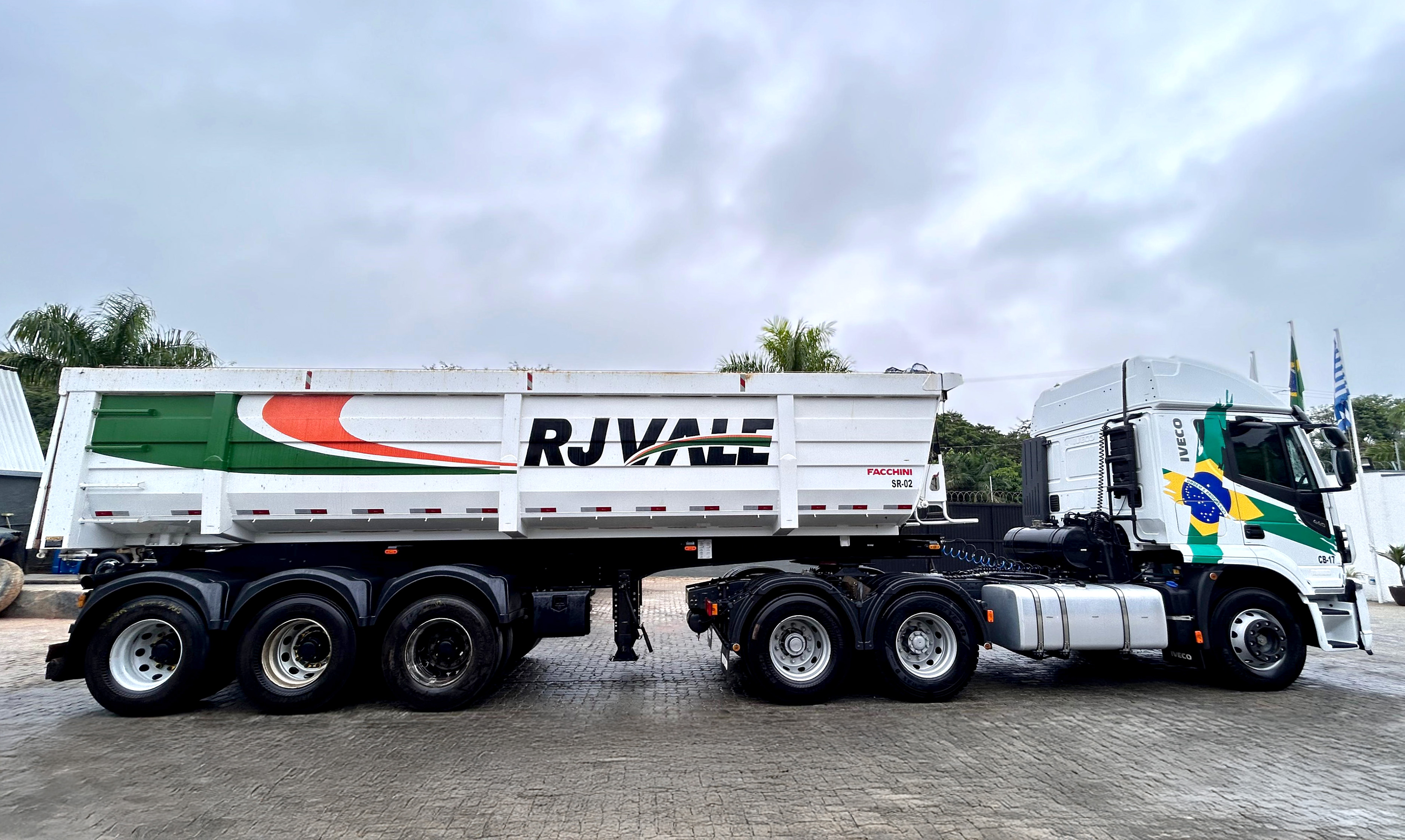 Caminhão Iveco STRALIS 600-S44T TB 6x2 (Diesel) (E5)