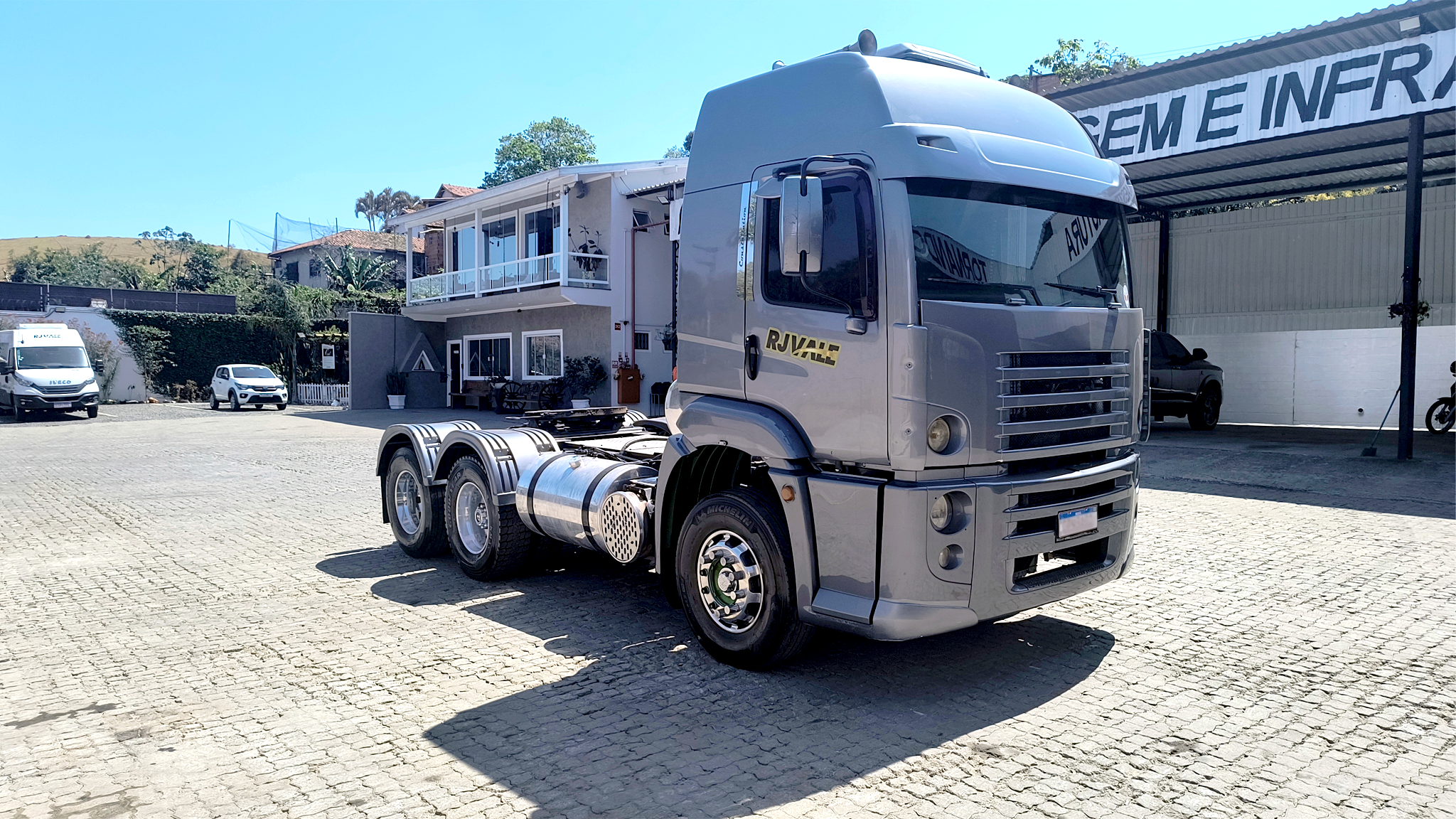 Caminhão Volkswagen 25-370 E Constellation 6x2 (Diesel)