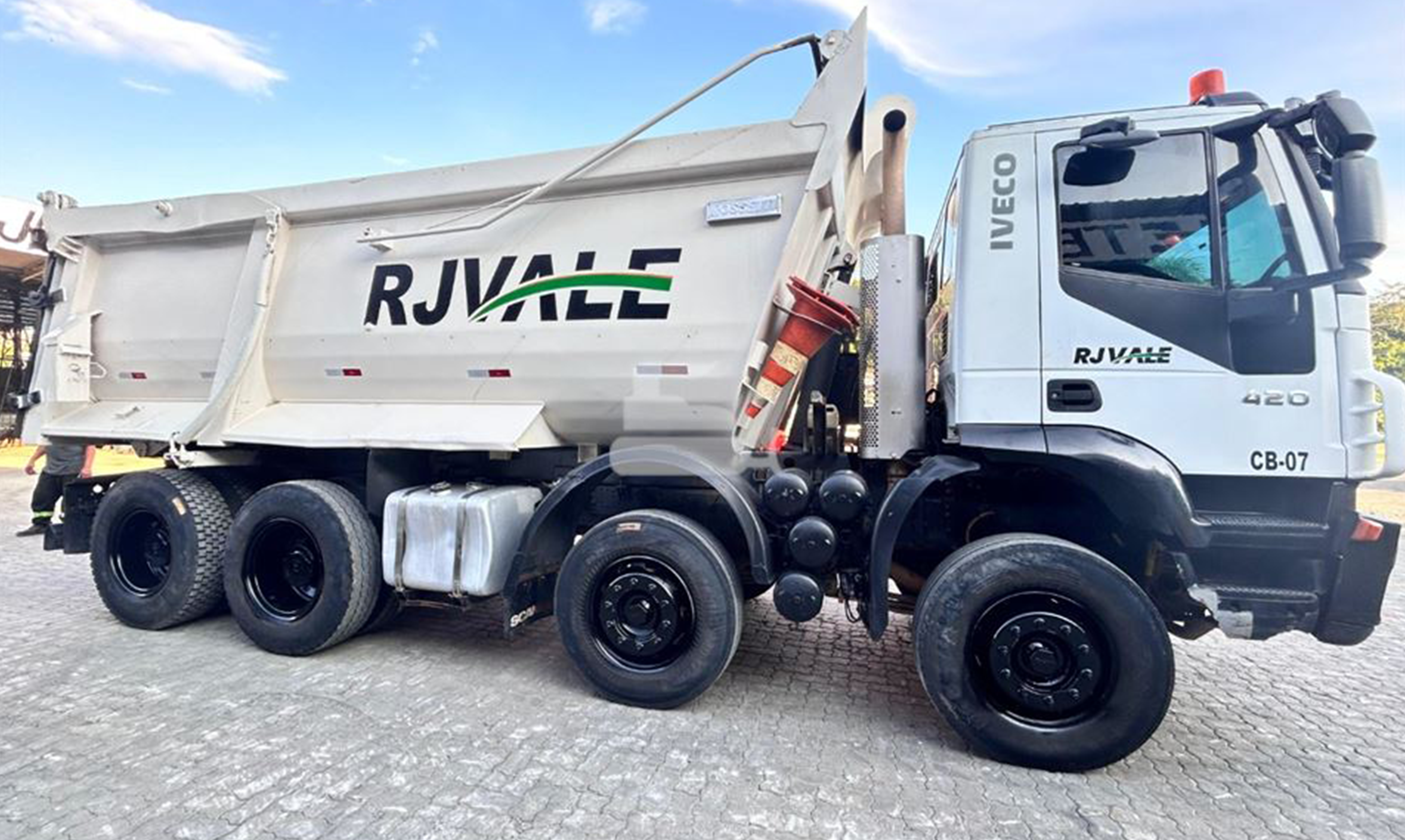 Caminhão IVECO TRAKKER 380-T42 6x4 (Diesel)